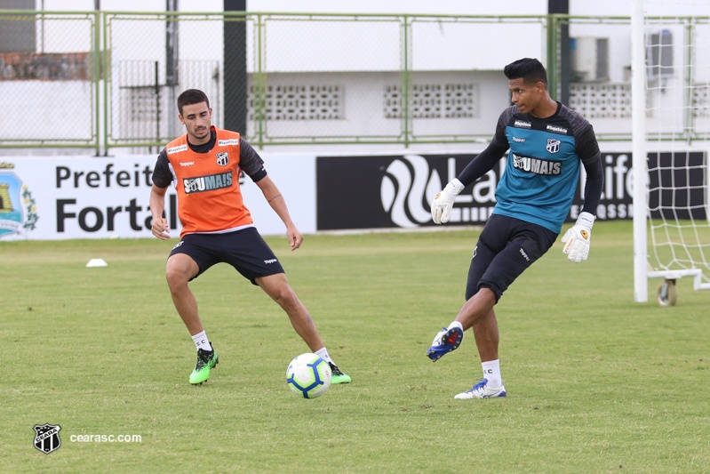 Ceará faz último treino em Porangabuçu antes de embarcar para o Rio de Janeiro