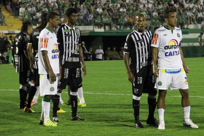 Ceará sofre gol irregular nos acréscimos e empata com a Chapecoense