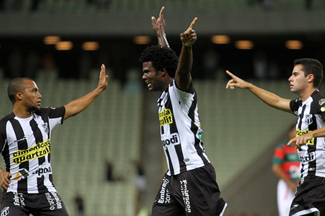 Jogando em casa pela última vez em 2014, Ceará vence a Portuguesa: 2 x 1