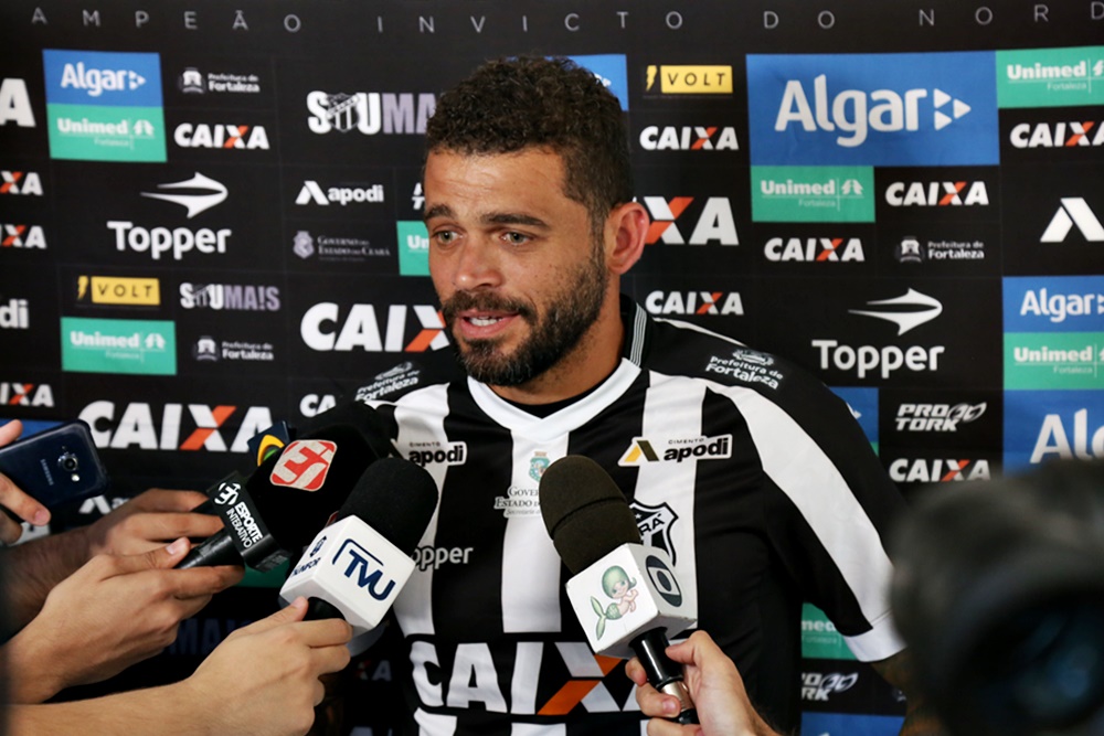 Apresentado à imprensa, volante Edinho pode estrear contra o Fluminense