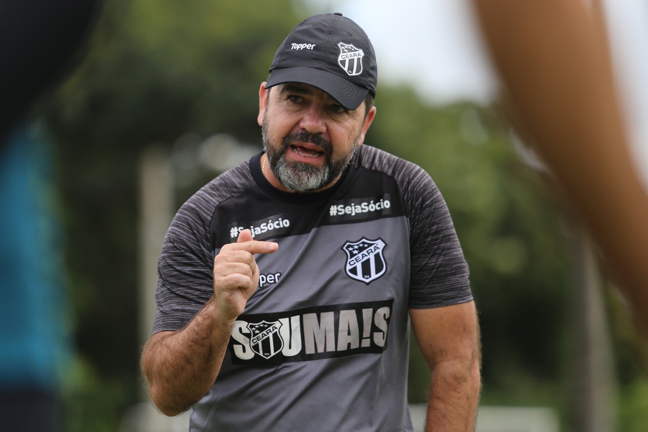 Enderson Moreira deixa comando técnico do Ceará