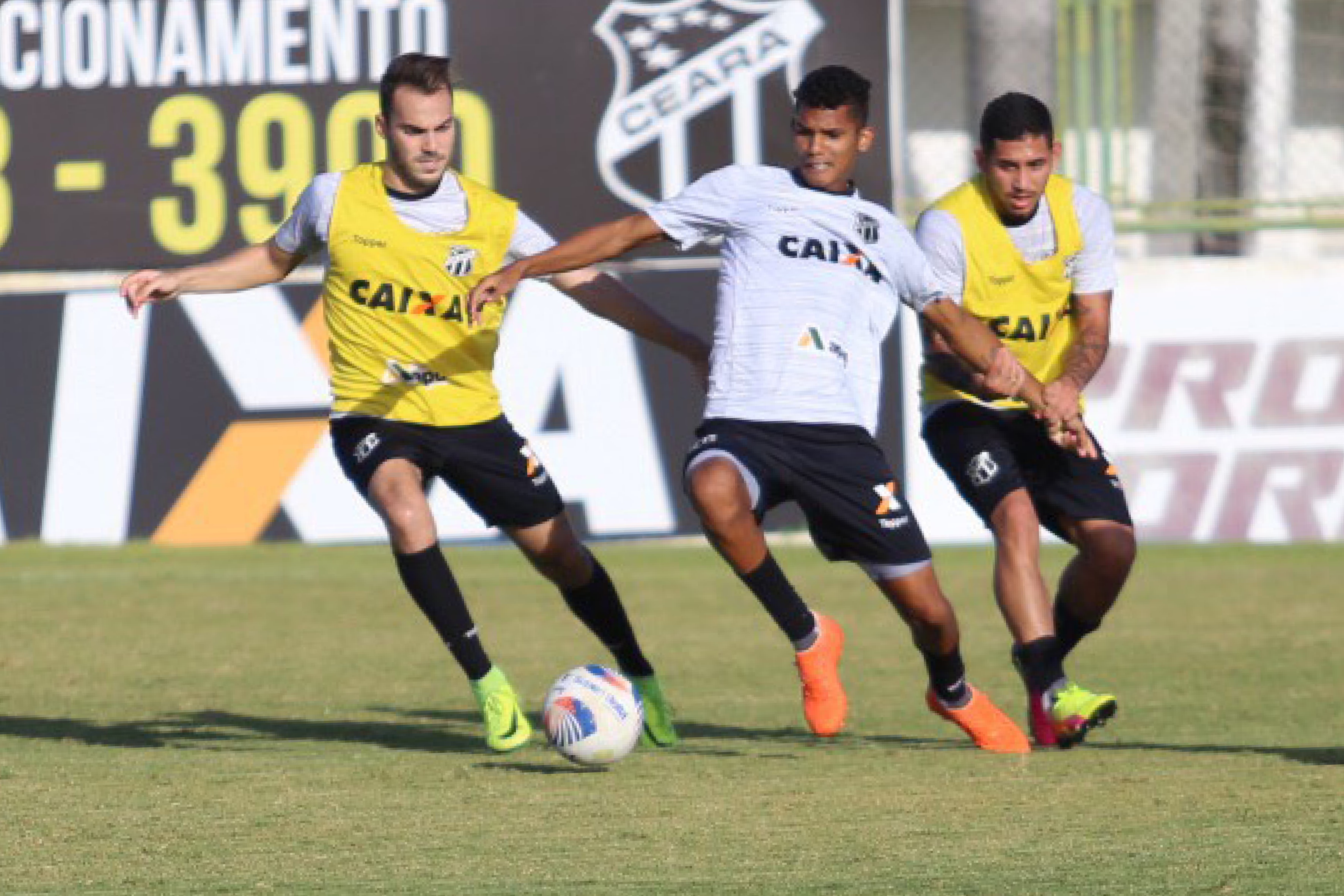 Fares Lopes: 13 atletas do time profissional são relacionados para estreia contra o Tiradentes 