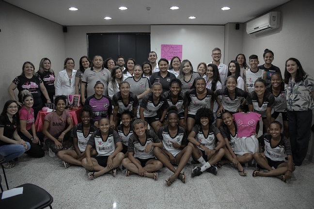 Outubro Rosa: Meninas do Vozão participam de palestra sobre prevenção ao Câncer de Mama