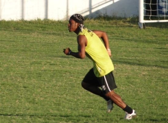 Ceará treina finalizações em Porangabuçu