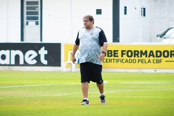 Guto Ferreira deixa comando técnico do Ceará