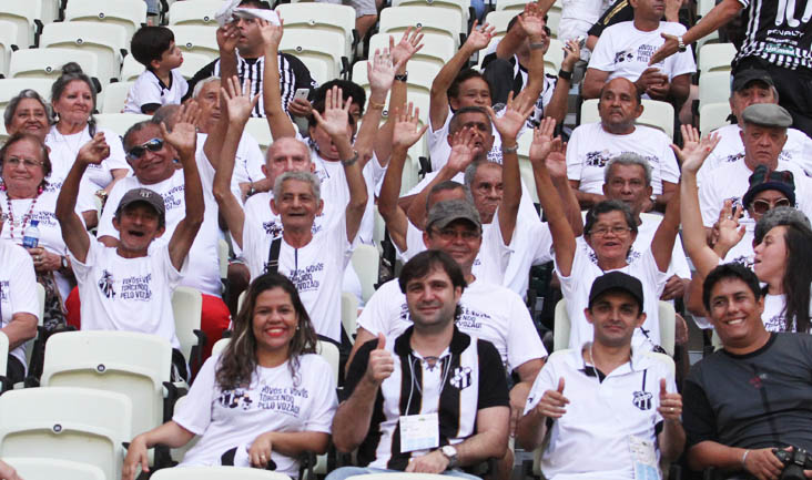 Ação de solidariedade levou vovôs e vovós alvinegros à Arena Castelão