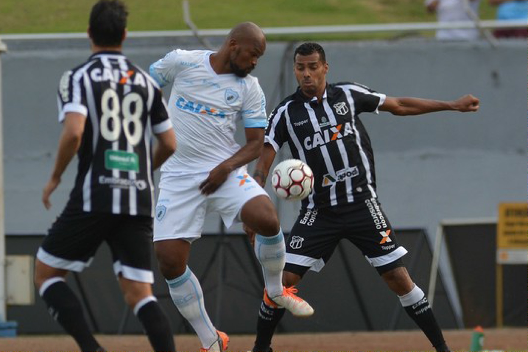 Contra o Londrina, Ceará sai atrás, empata com Elton, mas sofre revés no fim do jogo