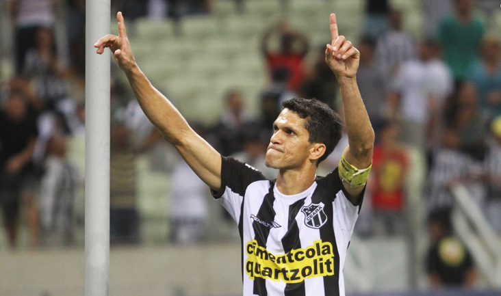 Artilheiro do país, com 30 gols, Magno Alves retorna e mostra confiança