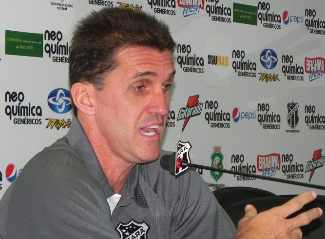 Após conversa com a diretoria, Mancini deixou o cargo de técnico do Ceará