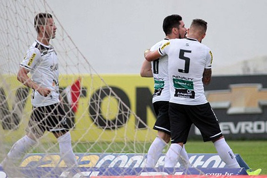 Em jogo com paralisação, Ceará supera o Mogi Mirim com gols de Ricardinho