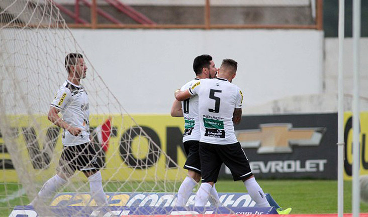 Em jogo com paralisação, Ceará supera o Mogi Mirim com gols de Ricardinho