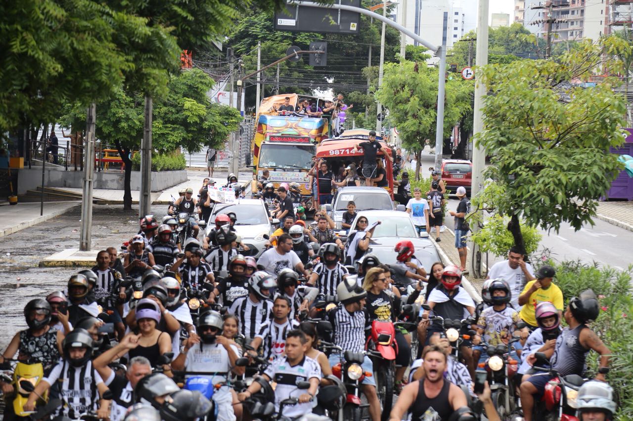 Carreata #CampeãoDaDécada lota as ruas da Capital em comemoração ao bicampeonato estadual