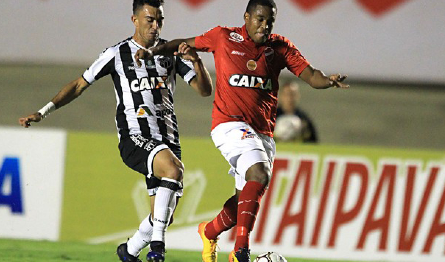 No Serra Dourada, Ceará sai atrás, mas domina 2º tempo e arranca empate com Roberto