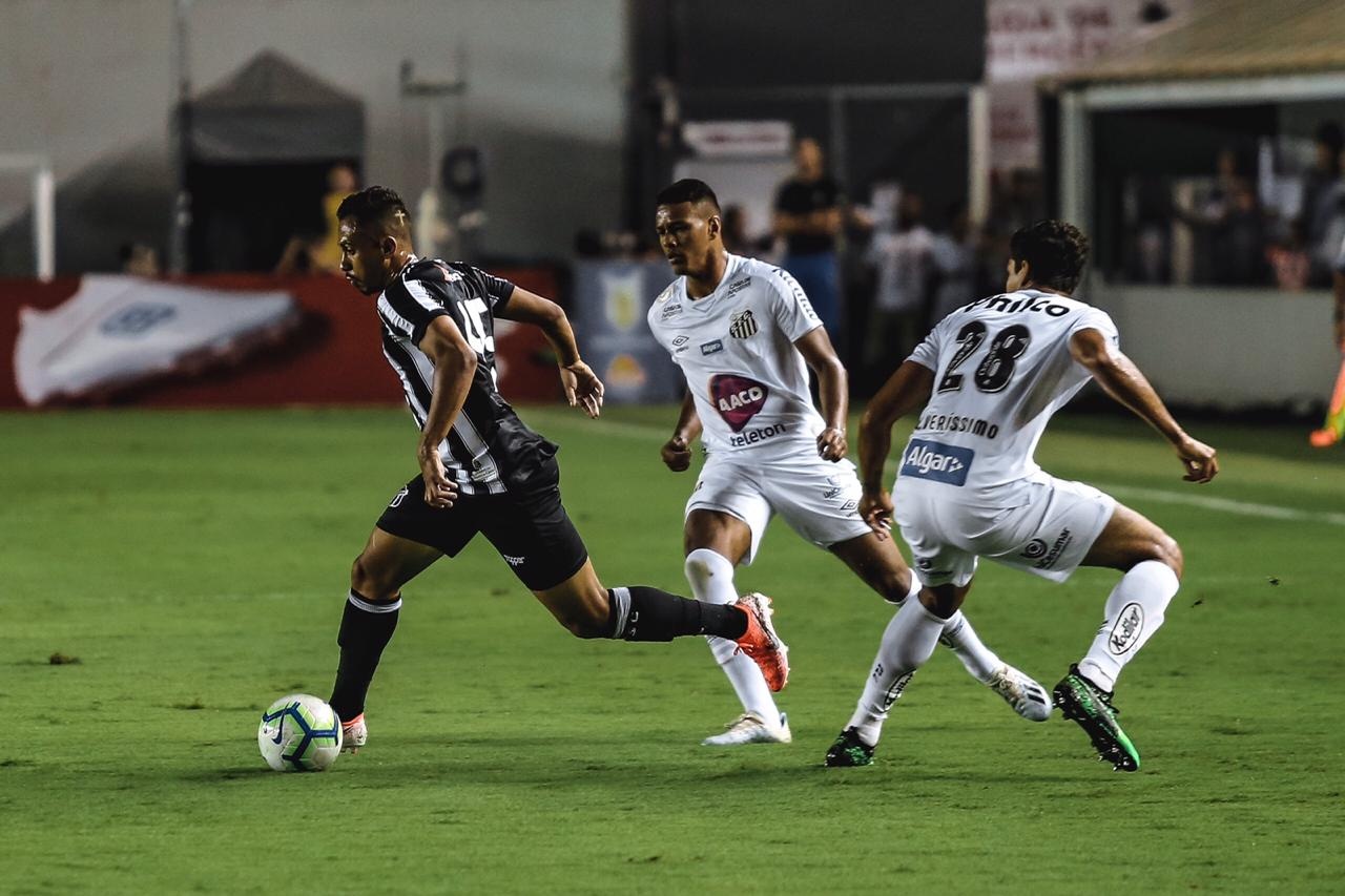 Na Vila Belmiro, Ceará perde de virada por 2 a 1 para o Santos