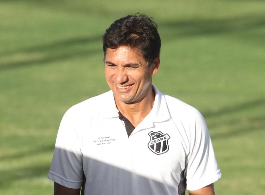 Sub-17 de Sérgio Alves goleia e segue na liderança no Estadual 2012