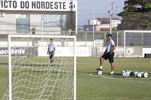 Sérgio Soares comandou treinamento na manhã deste sábado (13/08)