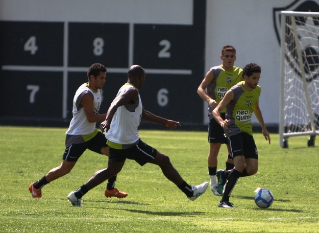 Ceará treina no CT do Botafogo