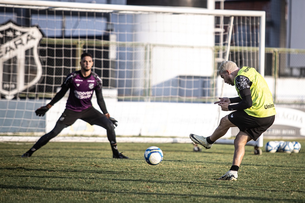 Ceará se reapresenta no CT de Porangabuçu e realiza primeiro treino para enfrentar o CRB