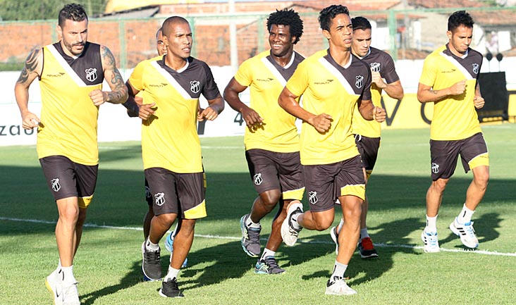 Pensando na decisão contra a Portuguesa, Ceará treinou nesta tarde