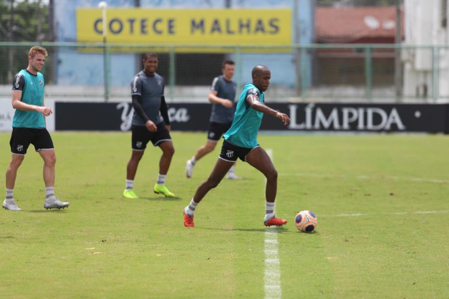 De olho no Sport, Ceará se reapresenta e treina em CAP