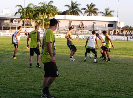 Elenco treina no CAP visando o Flamengo