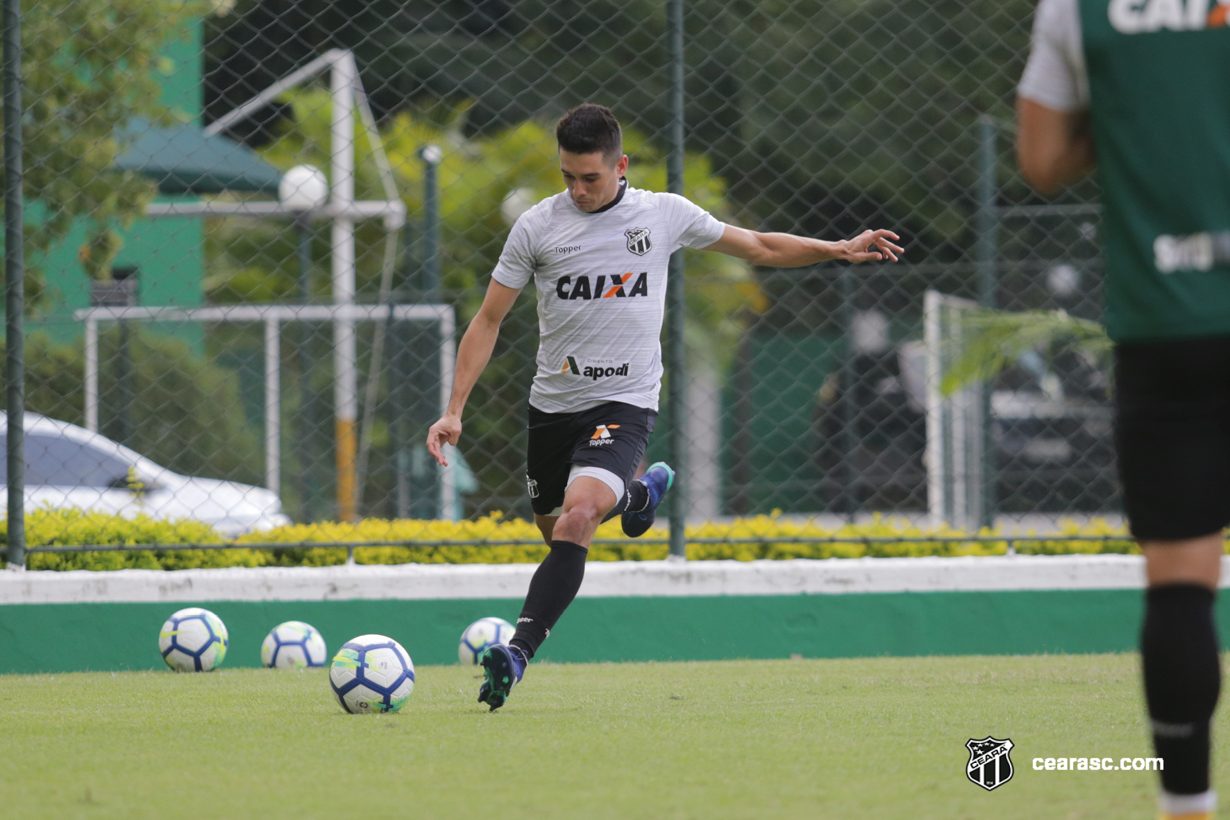 Já em São Paulo, elenco alvinegro realiza treino apronto para confronto diante do Santos