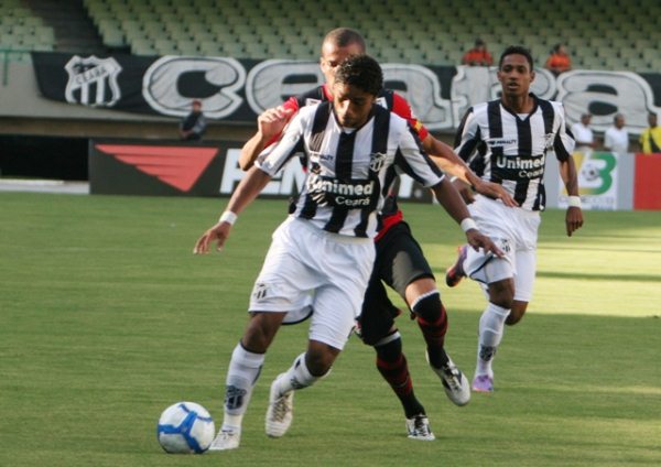 Ceará 1 x 0 Vitória - 23 de maio de 2010 às 16hs - Castelão - 2