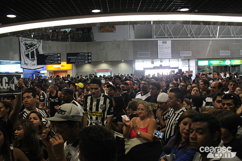 [12-04] Desembarque do elenco alvinegro - 2