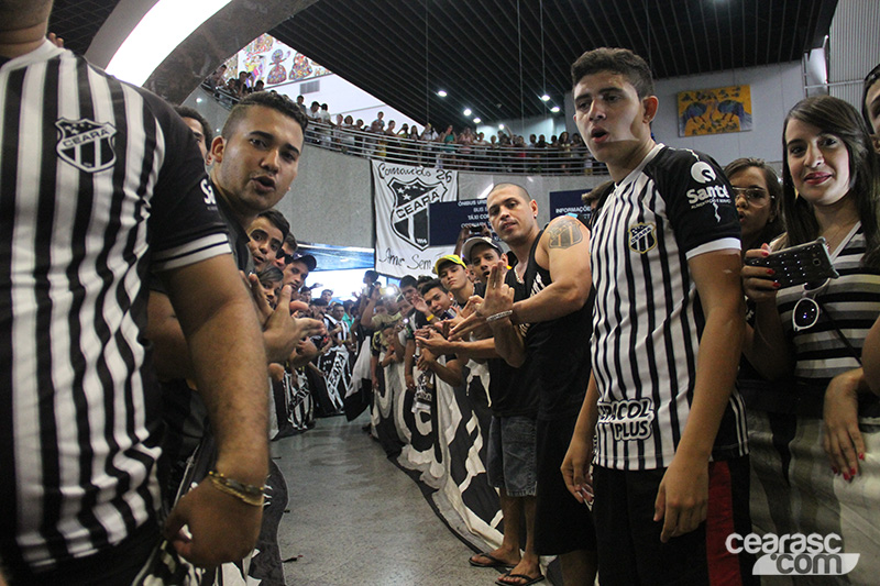 [12-04] Desembarque do elenco alvinegro - 12