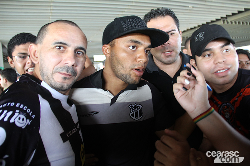 [12-04] Desembarque do elenco alvinegro - 21