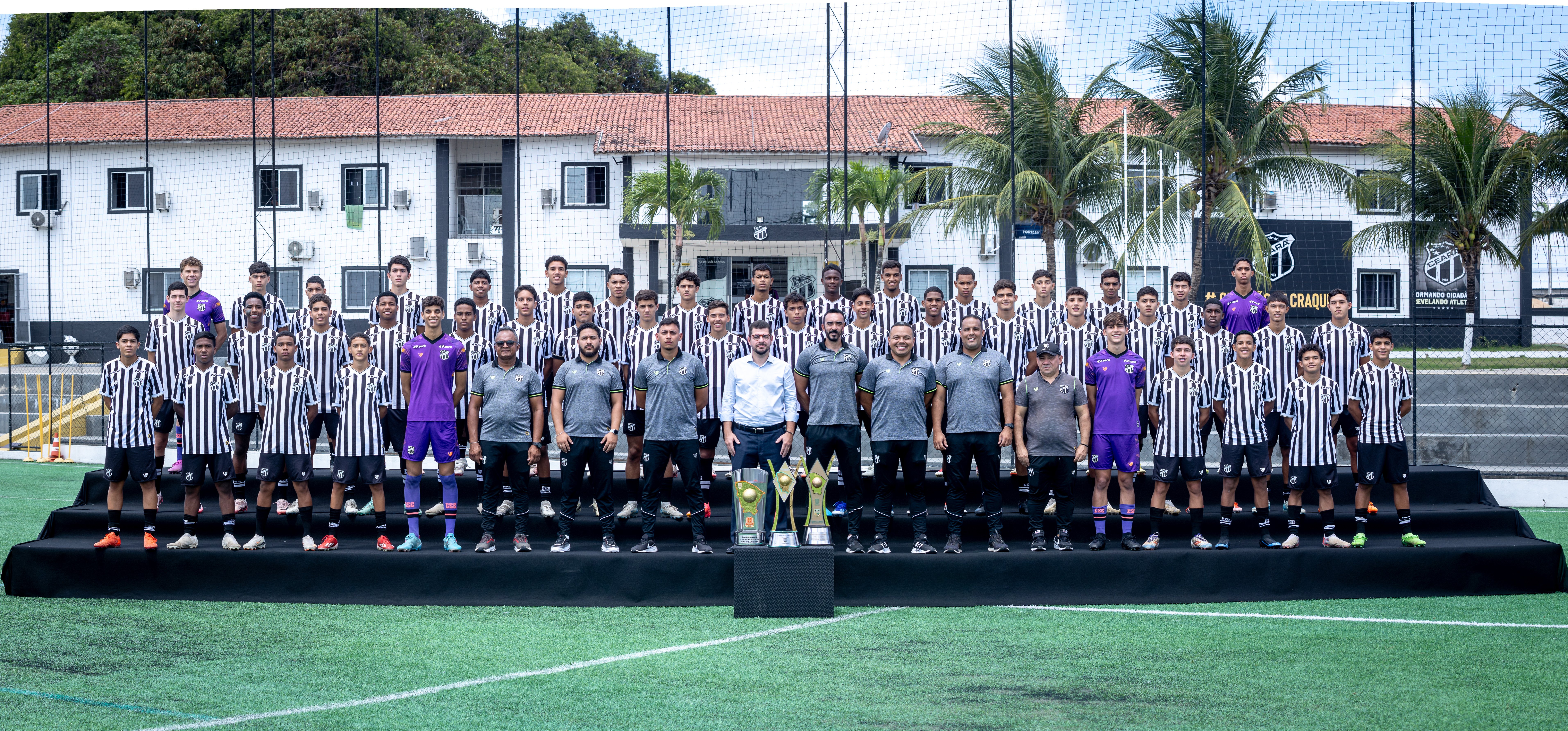 Sub-15: Elenco alvinegro encerra as atividades da temporada com a foto oficial do inédito tricampeonato cearense