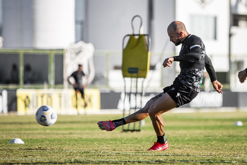 Antes de viajar para São Paulo, elenco alvinegro realiza último treinamento em solo cearense