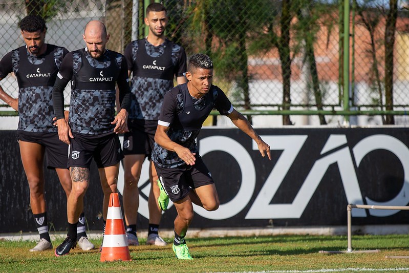 Pouco antes de viajar para Belo Horizonte, elenco alvinegro realiza último treino na capital cearense