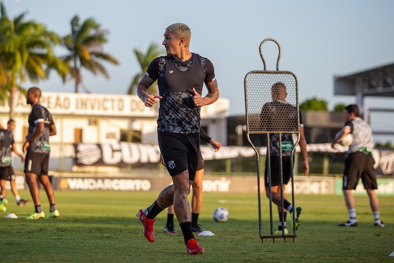 Quatro dias antes de enfrentar o Grêmio, Ceará realiza o sétimo treinamento com foco no confronto com o time gaúcho