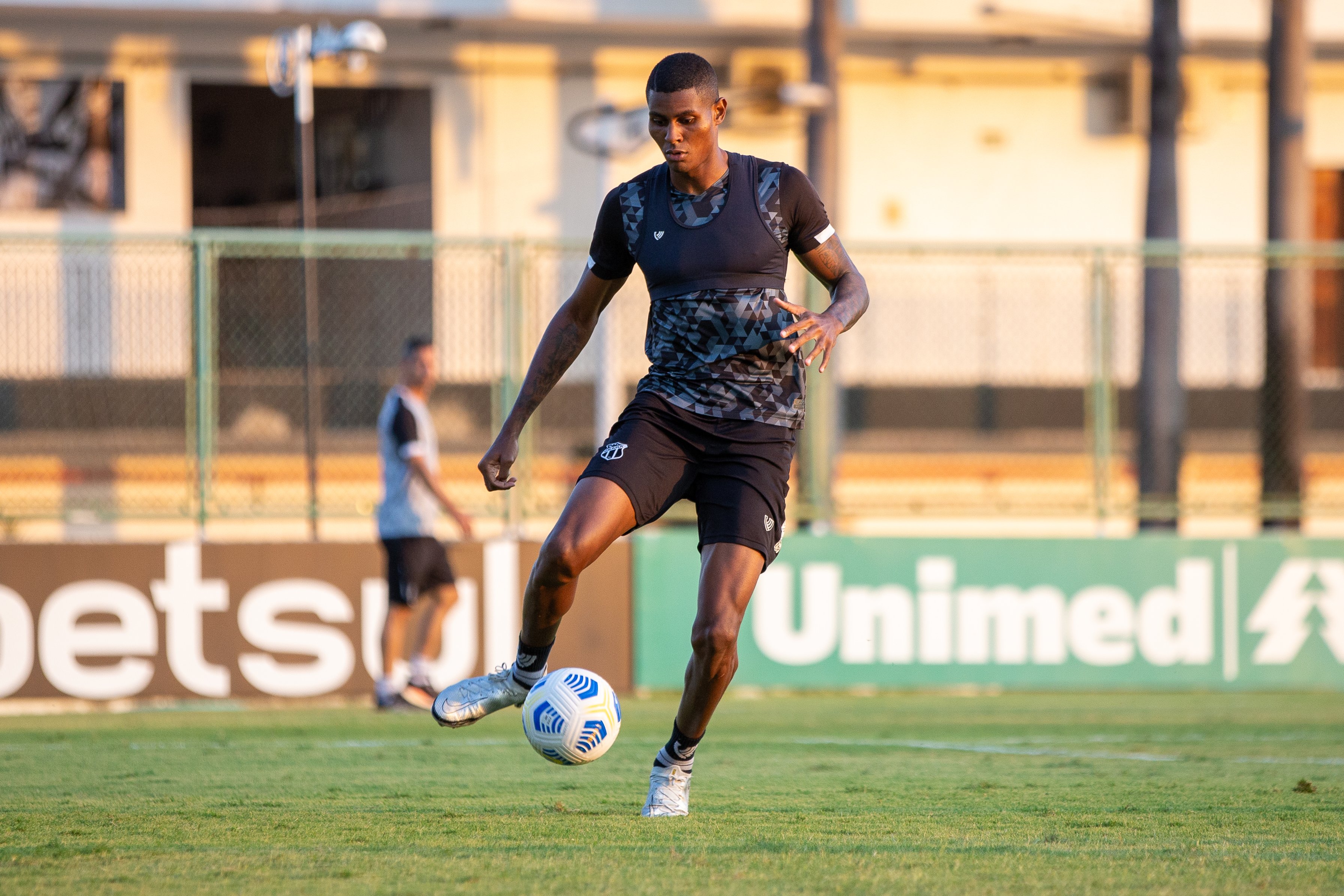 Com foco na Chapecoense, Ceará inicia semana de treinamentos no CT de Porangabuçu