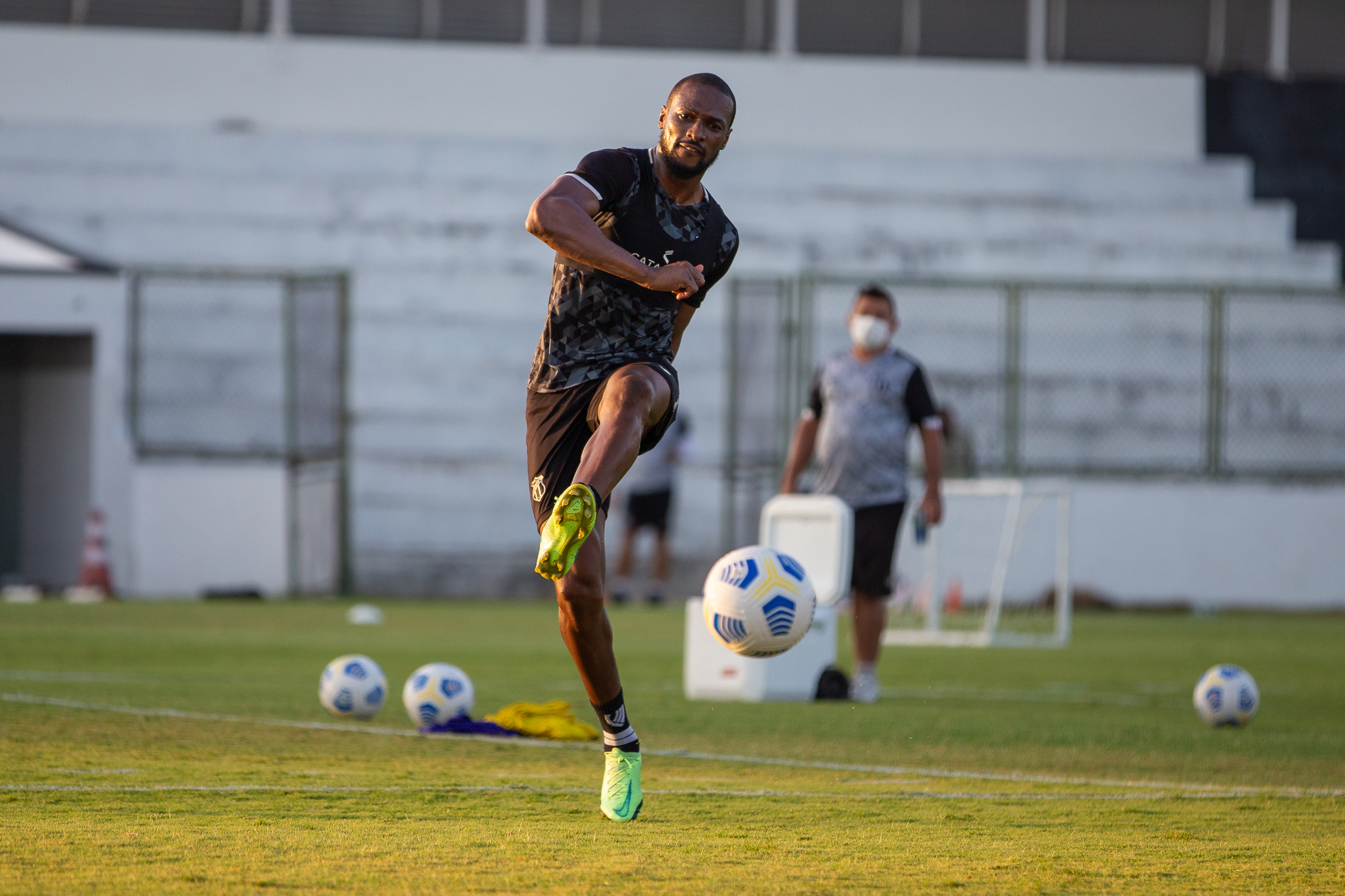 Ceará realiza penúltimo treino antes de enfrentar a Chapecoense