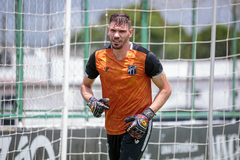 Dois dias antes de encarar a Tuna Luso, elenco ajusta detalhes para a partida em treino tático