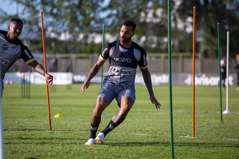 Uma semana antes do confronto com o Coritiba, elenco se reapresenta de olho na partida