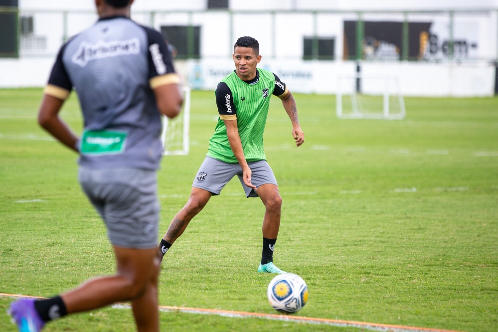 Atletas participam de treino em preparação aos Jogos Olímpicos de