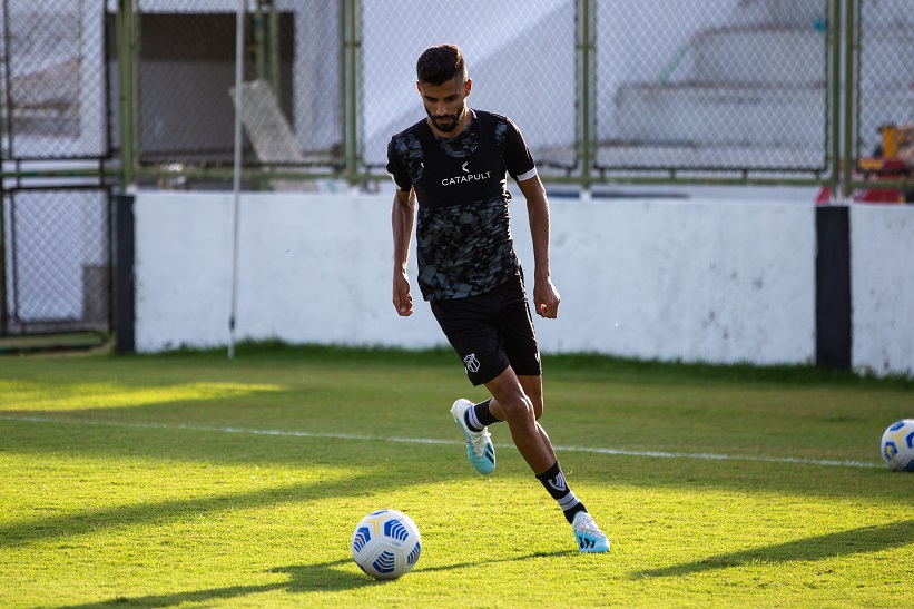 Em Porangabuçu, Ceará inicia semana de treinamentos para enfrentar o Atlético/GO