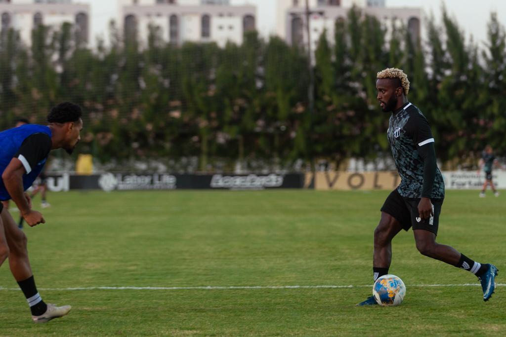 No Vovozão, elenco participou de treino tático, focado nas quartas de final do Nordestão