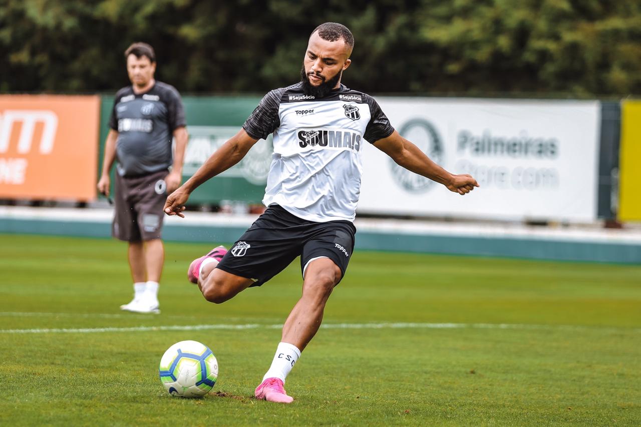 Em São Paulo, Ceará finaliza preparação para duelo contra o Santos