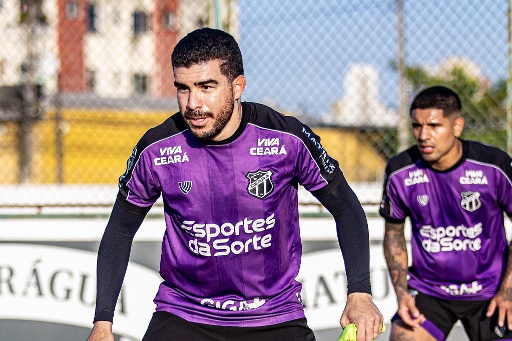 No segundo dia de treinamentos da semana, elenco alvinegro realiza trabalho tático