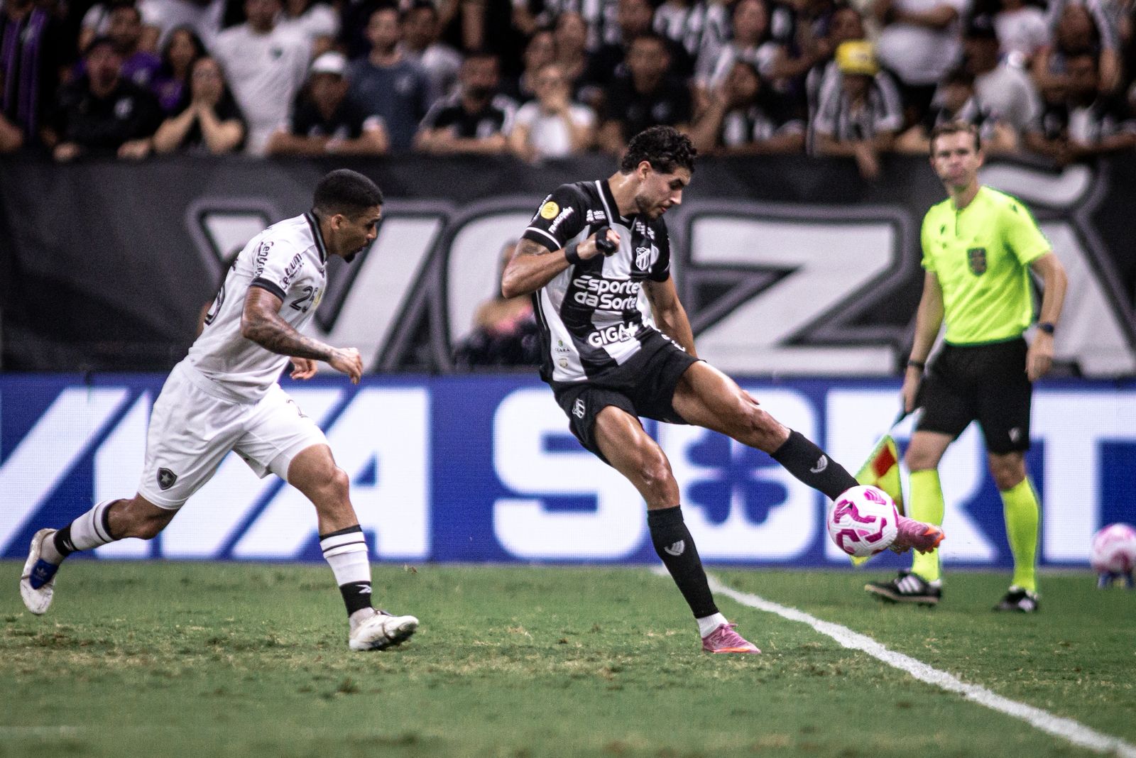 Camp. Brasileiro: Ceará batalha do início ao fim, mas é superado pelo Botafogo por 2 a 0