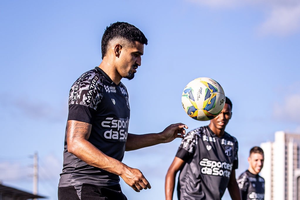 Ceará treina em Porangabuçu e continua preparação para enfrentar o Maracanã