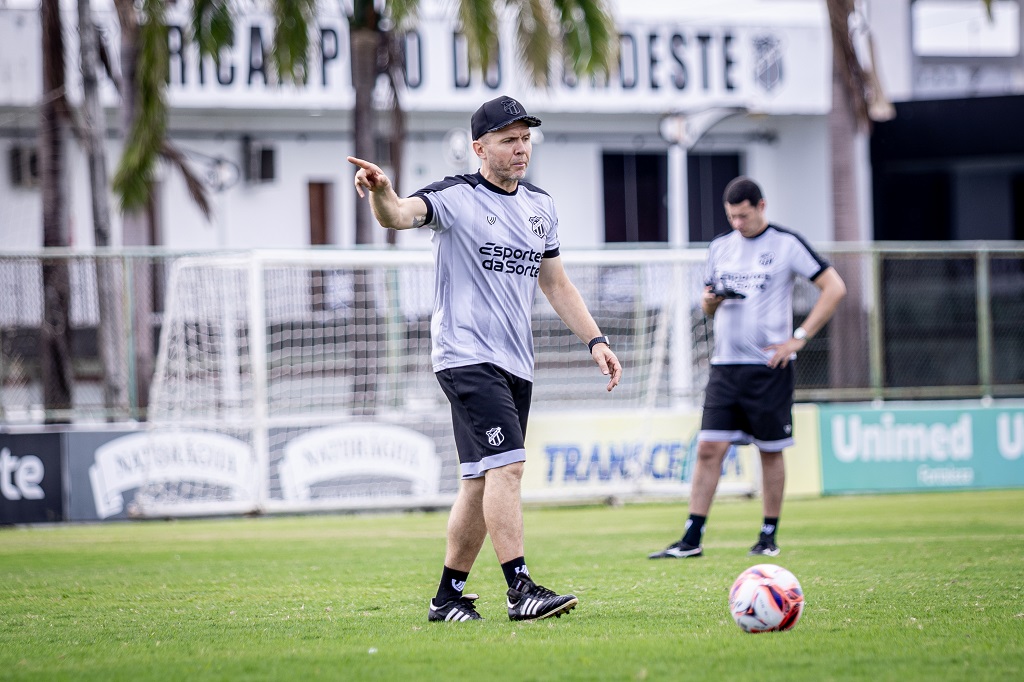 No Vovozão, Mozart comanda o penúltimo dia de  trabalhos da semana e dá continuidade à pré-temporada alvinegra