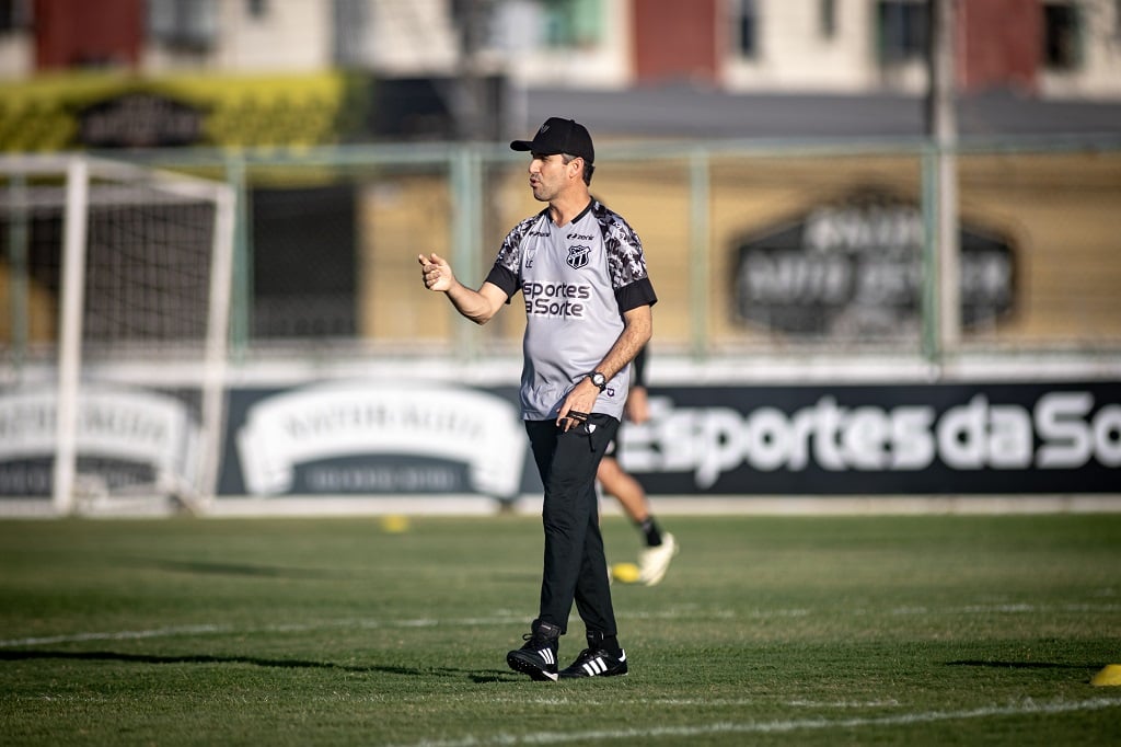 Na manhã de domingo, Léo Condé comanda último trabalho para Botafogo/SP x Ceará em solo cearense