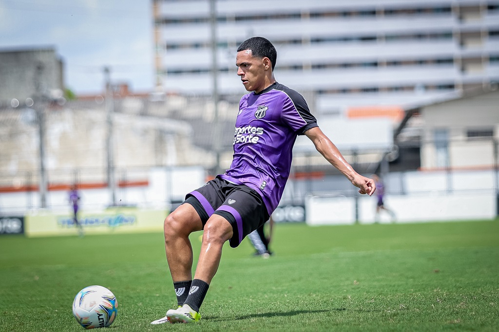 Ceará inicia trabalhos para duelo com o Retrô em treino técnico no Vovozão