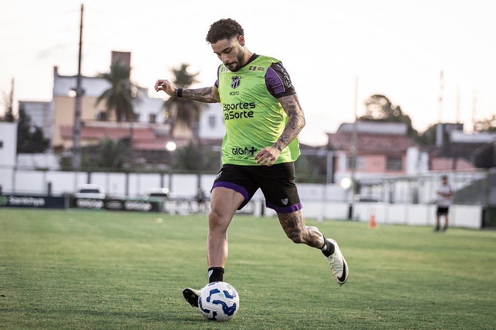 Com treino tático, Ceará fecha sua preparação para o último Clássico-Rei de 2025