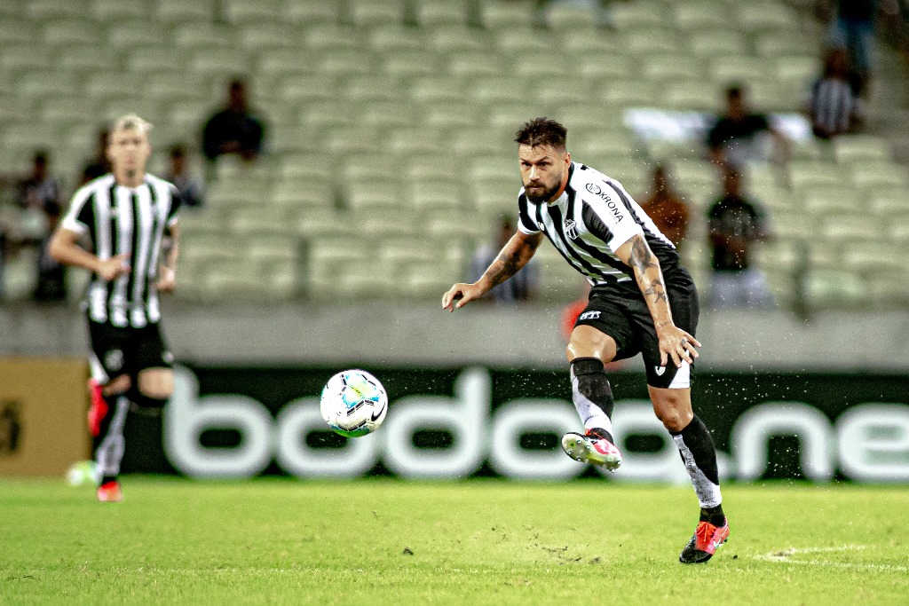 Copa do Brasil: Em noite de muita chuva, Ceará vence Vitória/BA e abre vantagem no confronto